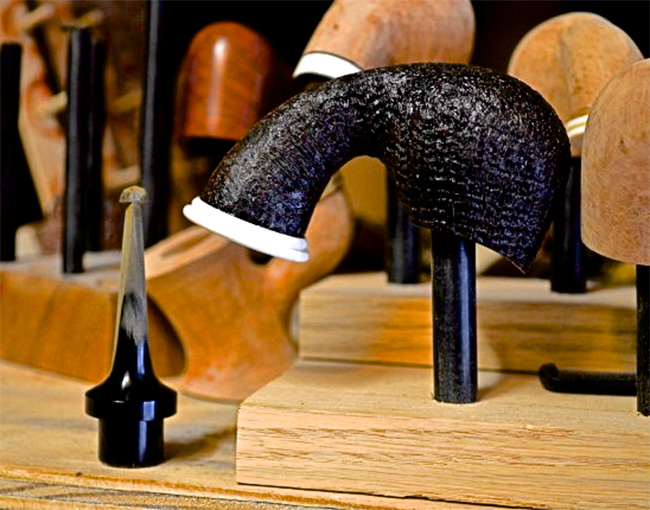 Handmade vs. Factory Smoking Pipes: Which is For You?